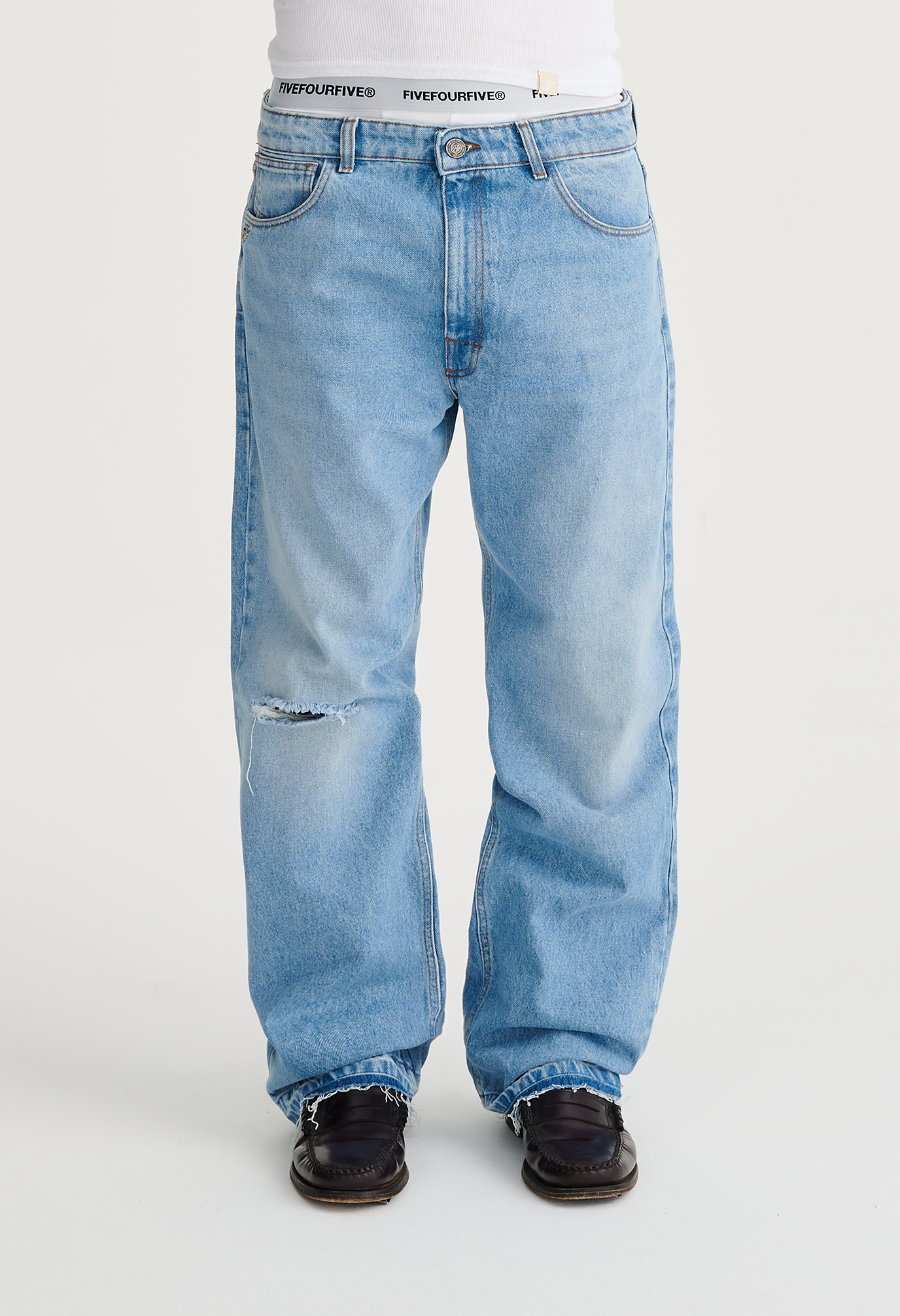 545 Denim 01 Distressed Regular